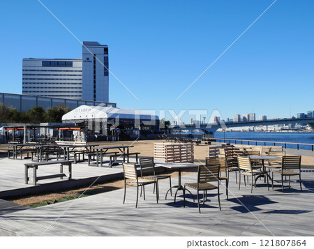 Outdoor restaurant in Toyosu Gururi Park 121807864