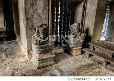 Buddha statue inside Angkor Wat, Cambodia 121807961