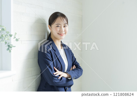 Businesswoman making arms Businesswoman making arms 121808624