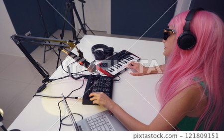 Beautiful young singer and musician broadcast from her home studio Beautiful young singer and musician broadcast from her home studio 121809151