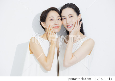 Two cuddling women 121809214