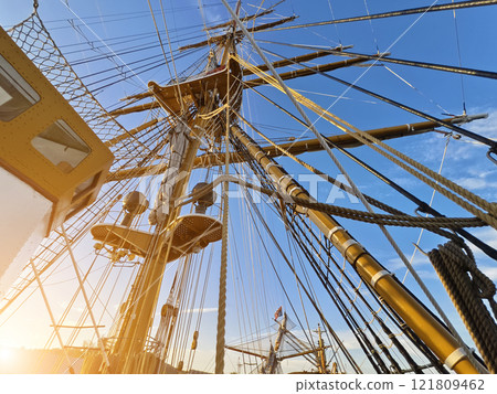 Ropes stretched across the masts of an old ship 121809462