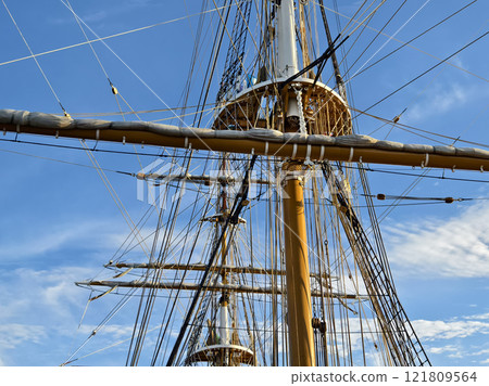 Ropes stretched across the masts of an old ship 121809564