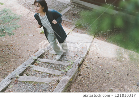 Female solitary travel 121810317