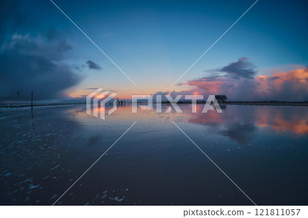 Wide beach of Sankt Peter-Ording during sunset Wide beach of Sankt Peter-Ording during sunset 121811057