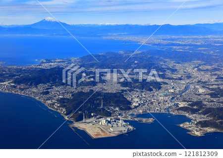 Mount Fuji and the Miura Peninsula as seen from an airplane Mount Fuji and the Miura Peninsula as seen from an airplane 121812309