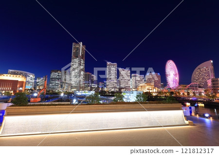 [Kanagawa Prefecture] Night view of Minatomirai 121812317