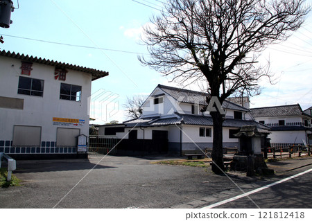 Matsuai, Uki City, Kumamoto Prefecture: Old streetscape of white-walled storehouses Matsuai, Uki City, Kumamoto Prefecture: Old streetscape of white-walled storehouses 121812418