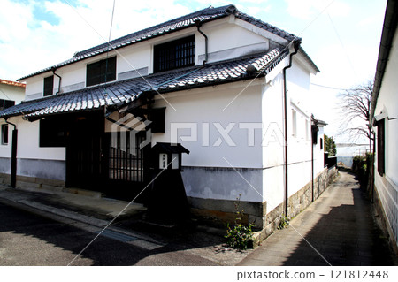松合,熊本縣宇城市,古老的城鎮景觀,倉庫白牆 松合,熊本縣宇城市,古老的城鎮景觀,倉庫白牆 121812448
