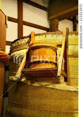The barrels that support sake brewing 121812655