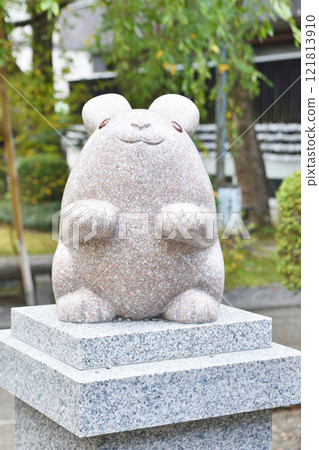 Koma rabbit of Okazaki shrine 121813910