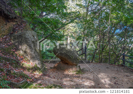 Kasagidera Temple (Kyoto Prefecture) - Stones on the promenade around the training grounds Kasagidera Temple (Kyoto Prefecture) - Stones on the promenade around the training grounds 121814181