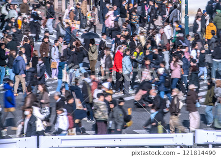 日本東京城市景觀一月...澀谷十字路口擠滿了外國遊客。進入新時代... = 2020 年 1 月 9 日 121814490