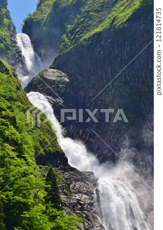 Tateyama Shomyo Falls Early summer scenery Tateyama Shomyo Falls Early summer scenery 121814735
