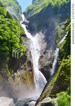 Tateyama Shomyo Falls Early summer scenery 121814742