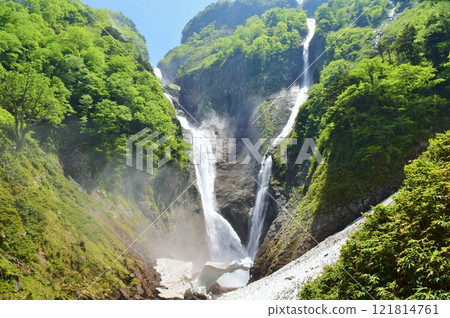 Tateyama Shomyo Falls Early summer scenery 121814761