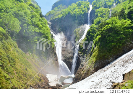 Tateyama Shomyo Falls Early summer scenery 121814762