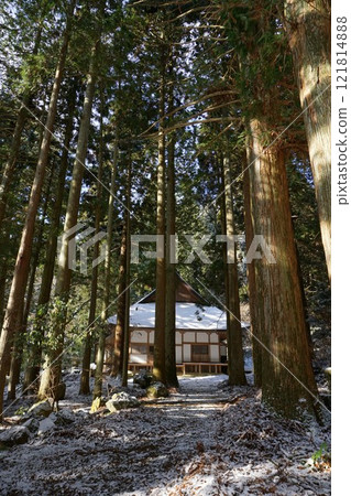 "Bodaiji", a temple of the Jodo sect in Nagi-cho, Katsuta-gun, Okayama Prefecture (famous for the large ginkgo tree that was selected as one of the 100 best-known trees in Japan) "Bodaiji", a temple of the Jodo sect in Nagi-cho, Katsuta-gun, Okayama Prefecture (famous for the large ginkgo tree that was selected as one of the 100 best-known trees in Japan) 121814888