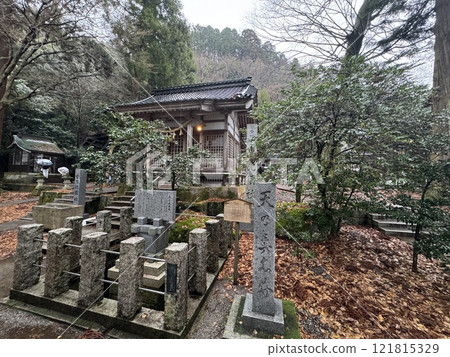 A rainy day in January at Kinkengu Shrine, Ame-no-Manai (Hakusan City, Ishikawa Prefecture) A rainy day in January at Kinkengu Shrine, Ame-no-Manai (Hakusan City, Ishikawa Prefecture) 121815329