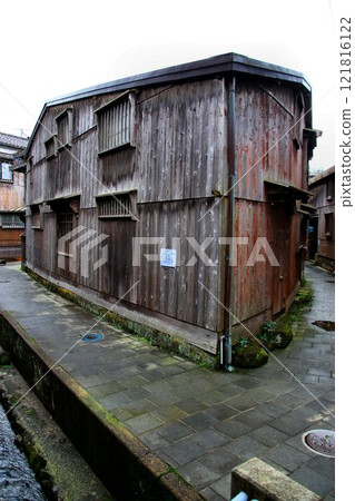 A port town that developed as a port of call for Kitamae ships and still retains many traditional buildings... Sado's "Sukunegi" 121816122