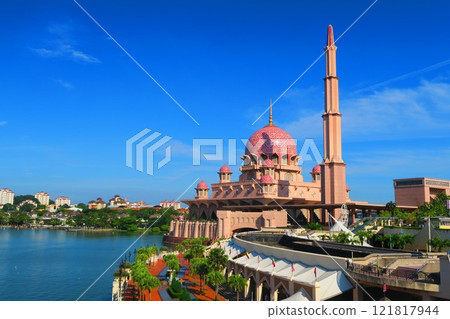 Putra Mosque,湖邊閃閃發光的粉紅色清真寺 Putra Mosque,湖邊閃閃發光的粉紅色清真寺 121817944