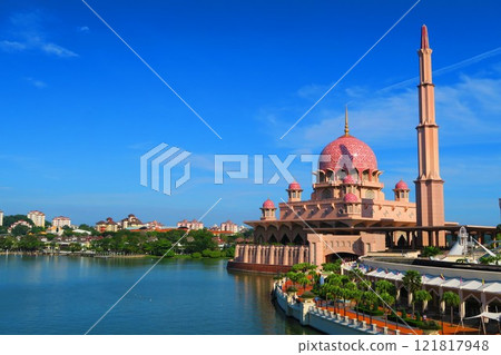 Putra Mosque,湖邊閃閃發光的粉紅色清真寺 Putra Mosque,湖邊閃閃發光的粉紅色清真寺 121817948
