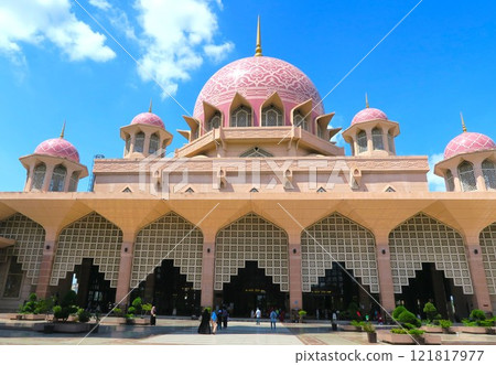 Putra Mosque, a pink mosque that stands out on the lake Putra Mosque, a pink mosque that stands out on the lake 121817977