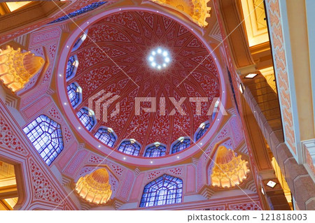 Putra Mosque, a pink mosque that stands out on the lake Putra Mosque, a pink mosque that stands out on the lake 121818003