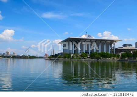The Iron Mosque on the banks of Putrajaya Lake 121818472