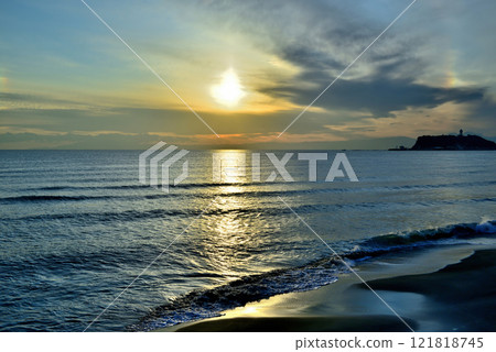 Evening view of Enoshima from Shichirigahama Beach: Rainbow clouds Evening view of Enoshima from Shichirigahama Beach: Rainbow clouds 121818745