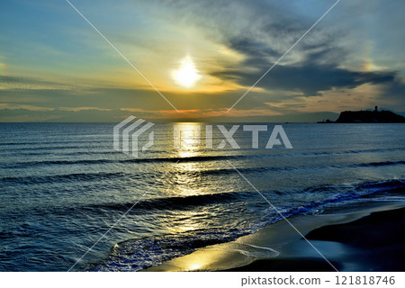 Evening view of Enoshima from Shichirigahama Beach: Rainbow clouds Evening view of Enoshima from Shichirigahama Beach: Rainbow clouds 121818746