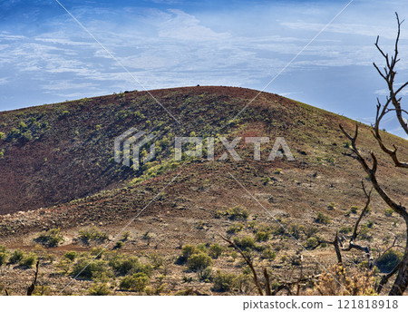 Extinct volcanic craters at Mouna Loa - Hawaii Extinct volcanic craters at Mouna Loa - Hawaii 121818918