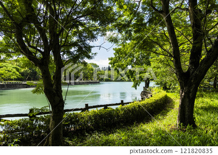 Beautiful lakeshore landscape of Chengcheng Lake Scenic Area in Kaohsiung, Taiwan. 121820835
