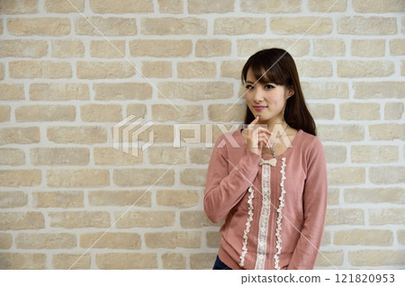 一個焦慮的表情的女人 一個焦慮的表情的女人 121820953