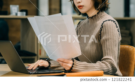 Woman doing desk work / business woman 121822241