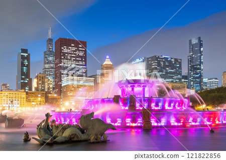Chicago, Illinois, USA Fountain and Skyline Chicago, Illinois, USA Fountain and Skyline 121822856