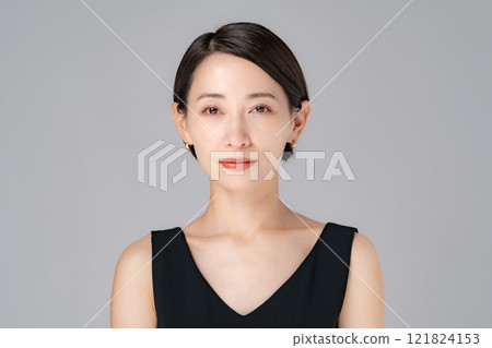 Beauty Middle-aged Woman Portrait 121824153
