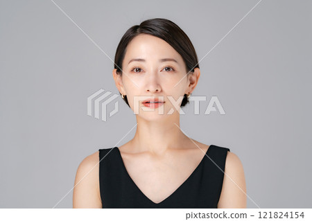 Beauty Middle-aged Woman Portrait Beauty Middle-aged Woman Portrait 121824154