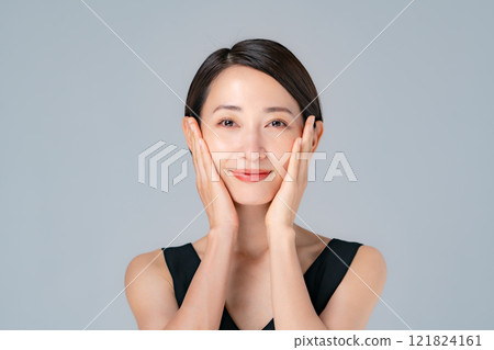 Beauty Middle-aged Woman Portrait Beauty Middle-aged Woman Portrait 121824161