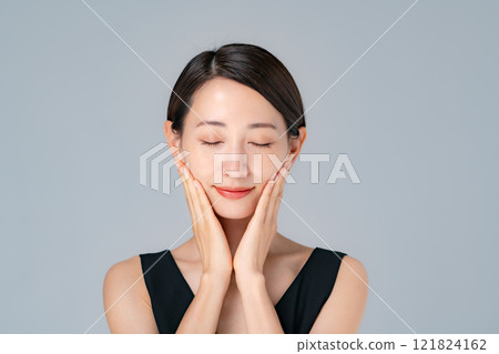 Beauty Middle-aged Woman Portrait 121824162