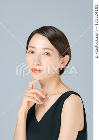 Beauty Middle-aged Woman Portrait Beauty Middle-aged Woman Portrait 121824183