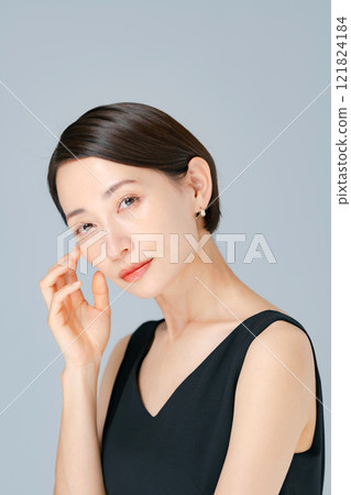 Beauty Middle-aged Woman Portrait Beauty Middle-aged Woman Portrait 121824184