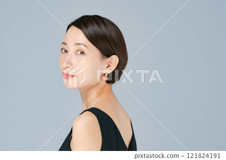 Beauty Middle-aged Woman Portrait 121824191