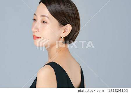 Beauty Middle-aged Woman Portrait Beauty Middle-aged Woman Portrait 121824193