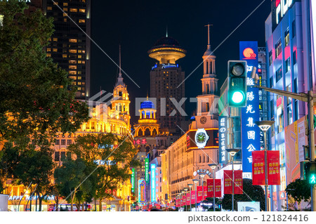 南京東路在晚上,上海,中國 南京東路在晚上,上海,中國 121824416