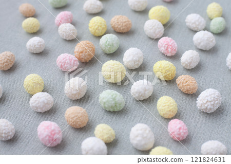 Five-colored beans spread out all over the place 121824631