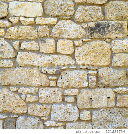 Sturdy yellow and beige cut stone wall, seamless lined up 121825734