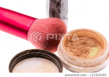 Mineral Make-up Black crystal pink brush white background  121826385
