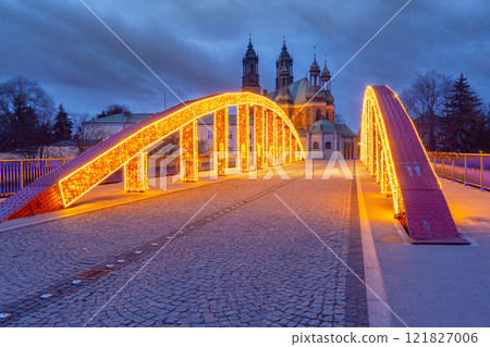 Illuminated bridge to the cathedral on Tumski Island at sunrise, Poznan, Poland 121827006