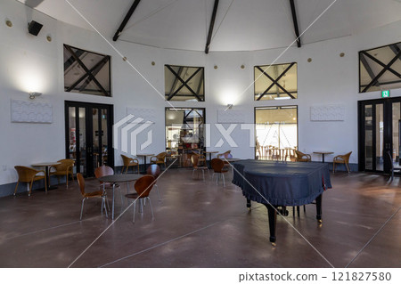 Cafe with a grand piano 121827580